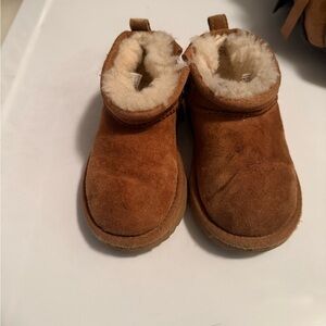 UGG Kids Boots in Chestnut Brown